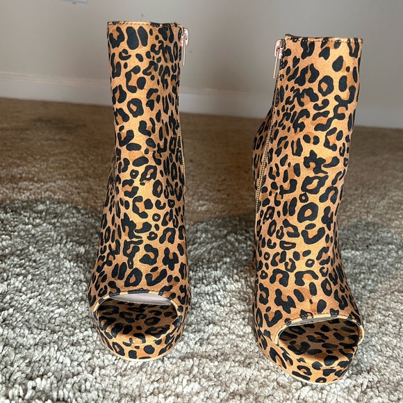 Perfect little booties - Picture 2 of 4